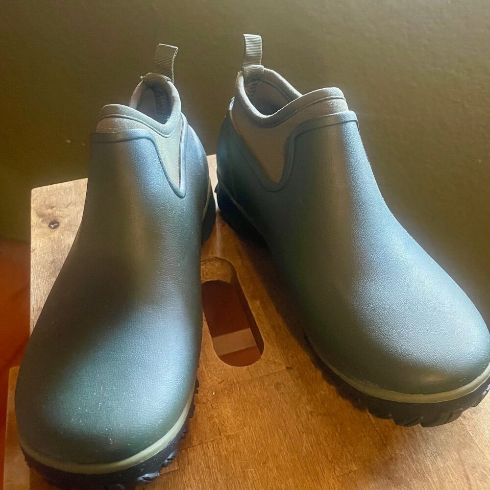 Bogs, Women's waterproof 'Sauvie' chelsea slip on boot - Picture 3 of 7